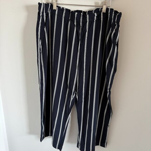 REITMANS NAVY BLUE/WHITE VERTICAL STRIPED WIDE LEG CROPPED PANTS SOFT FLOWY S 14 - Picture 2 of 4